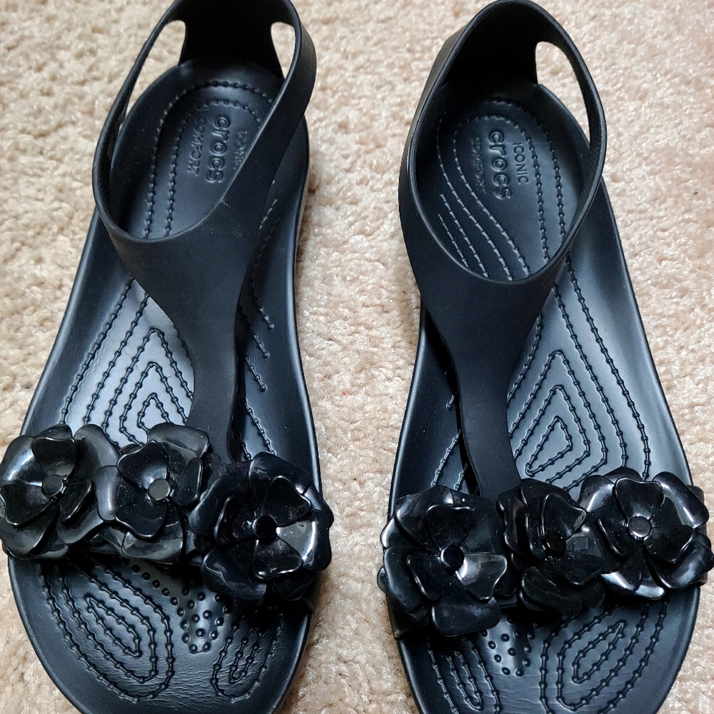 Croc Serena Embellished Flower